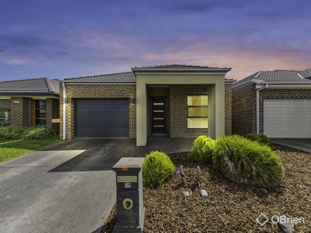 19 Dusseldorp Ave, Pakenham, VIC 3810