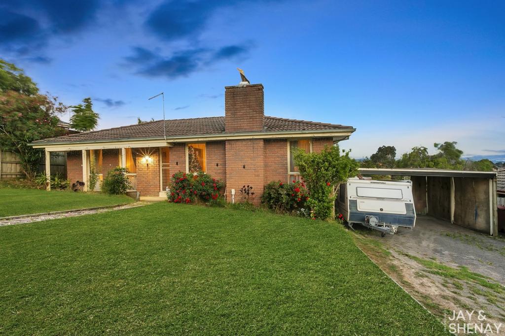 4 COLEDALE CL, ENDEAVOUR HILLS, VIC 3802