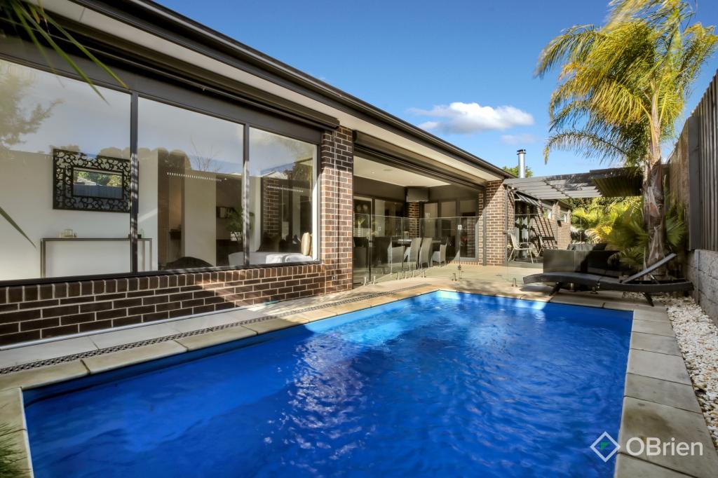 11 HILLGROVE CL, WARRAGUL, VIC 3820