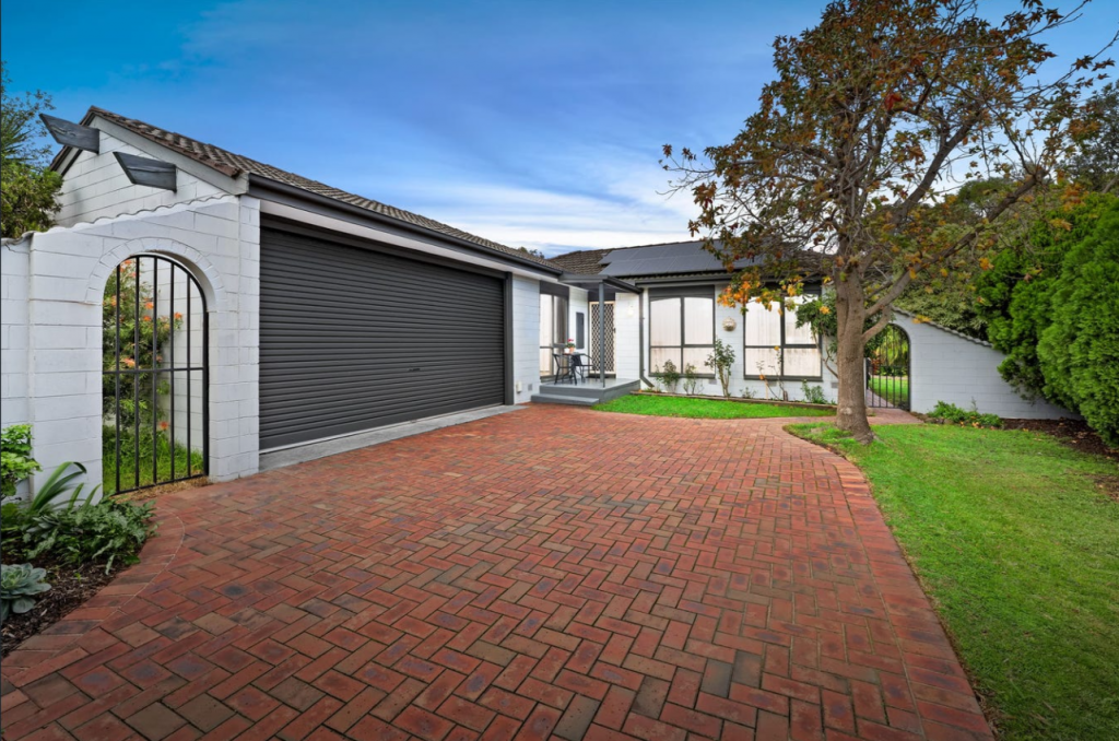 17 Streeton Cct, Mill Park, VIC 3082