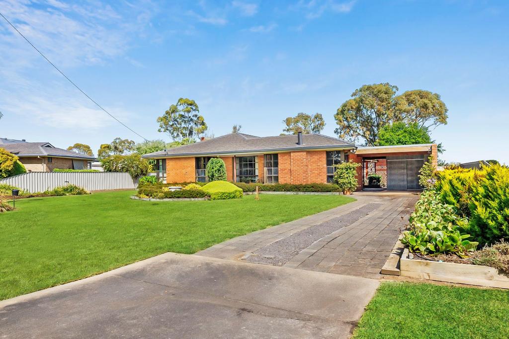 109 MONTGOMERY ST, LAKE BOLAC, VIC 3351