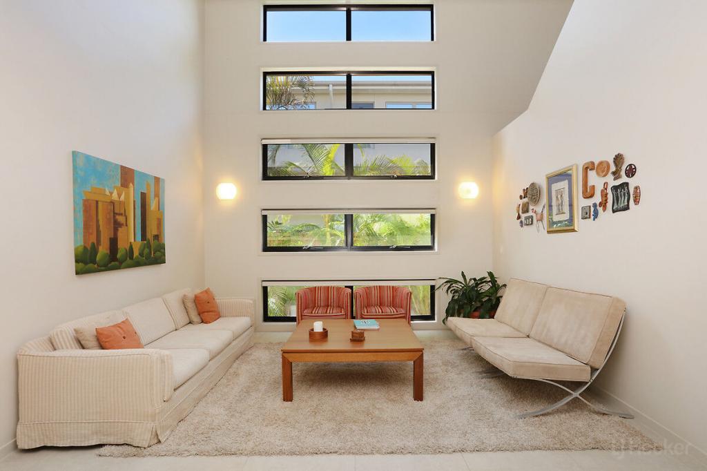 15 Nankeen Ave, Paradise Point, QLD 4216