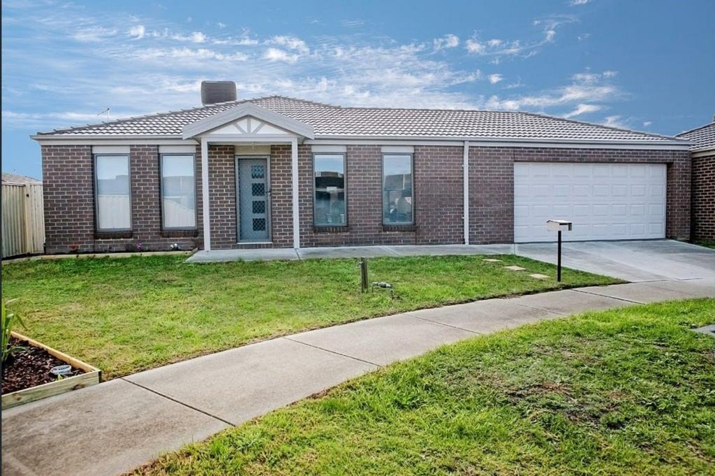 51 BLUE HORIZONS WAY, PAKENHAM, VIC 3810