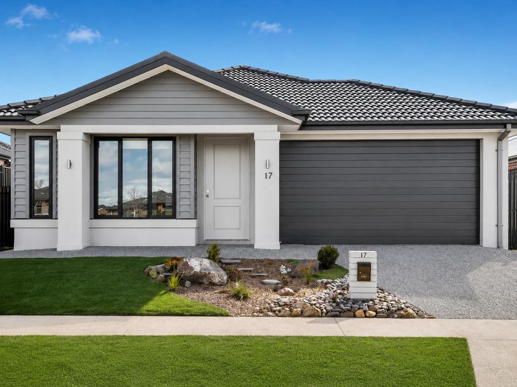 17 BITTERSWEET DR, KALKALLO, VIC 3064