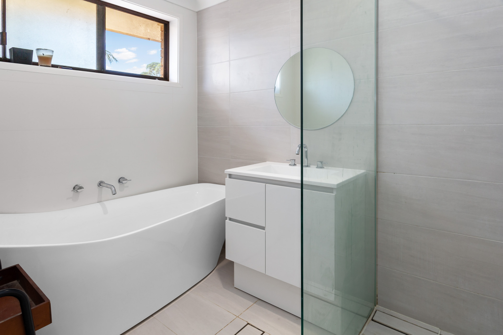 133 Rotherham St, Bateau Bay, NSW 2261