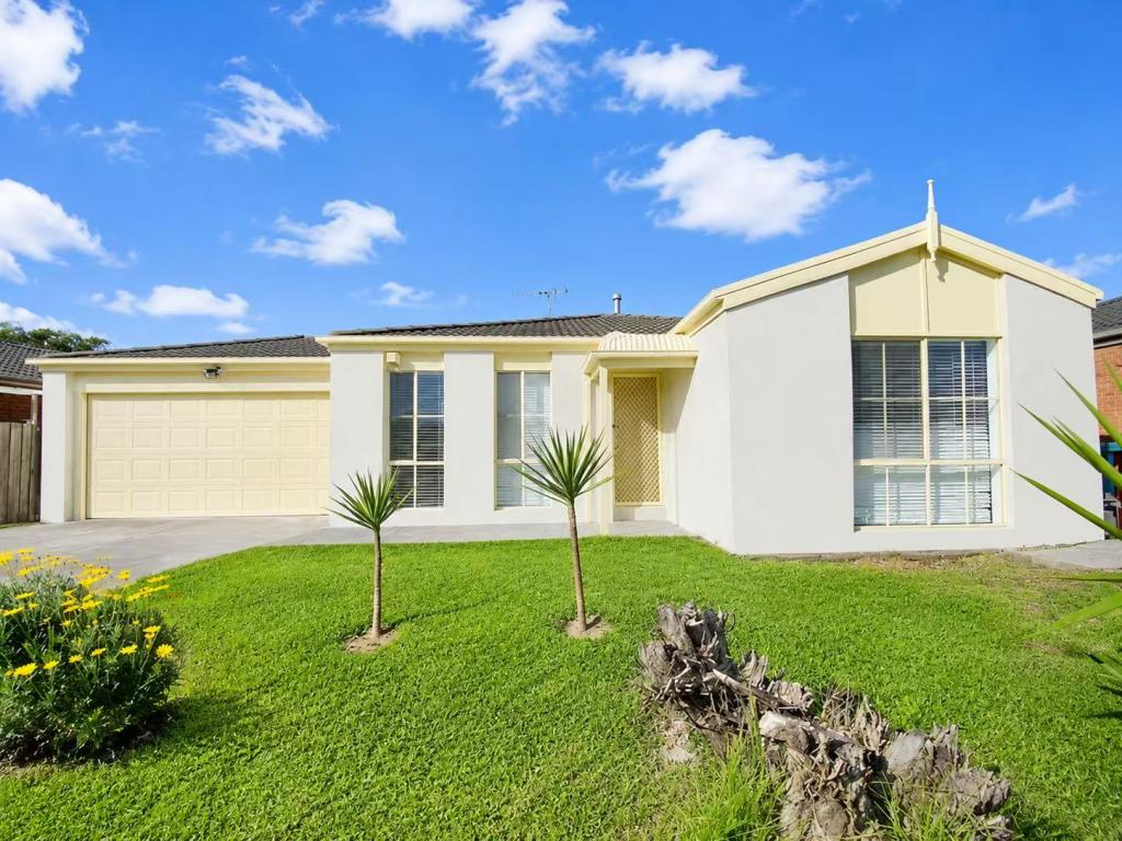 7 Peveril Cres, Cranbourne North, VIC 3977