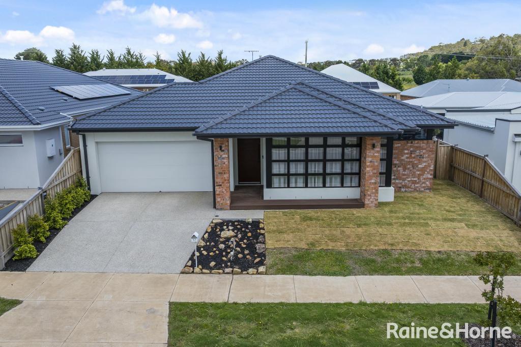 17 NOWLAN ST, GISBORNE, VIC 3437