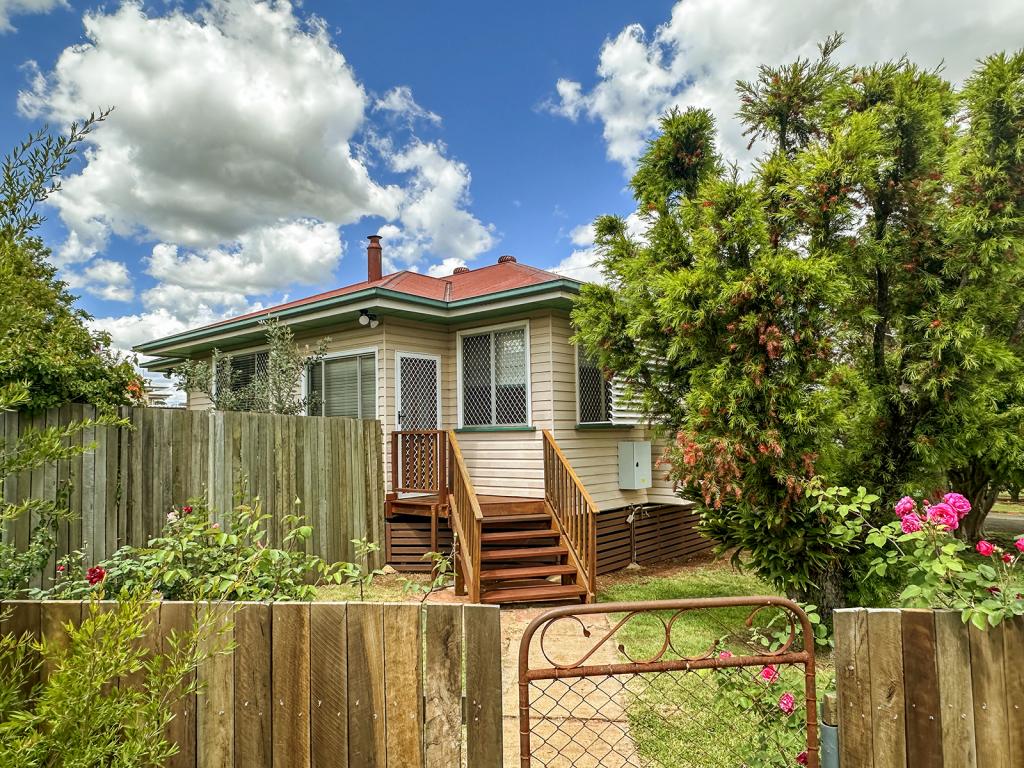 46 Isaac St, North Toowoomba, QLD 4350