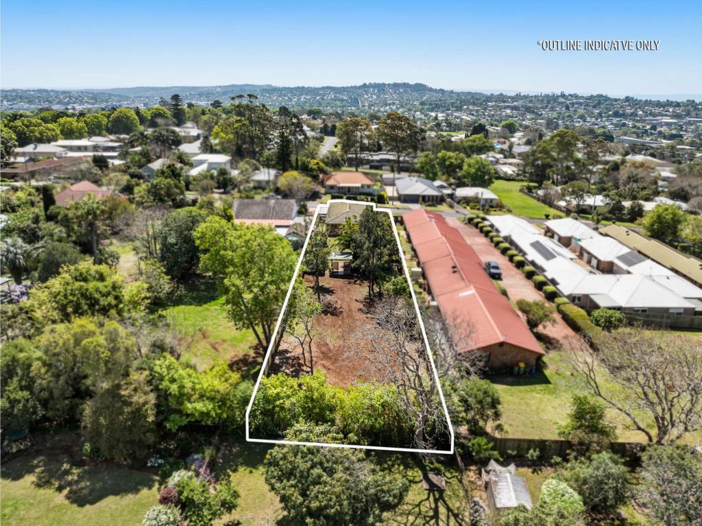 18 Garde St, Centenary Heights, QLD 4350