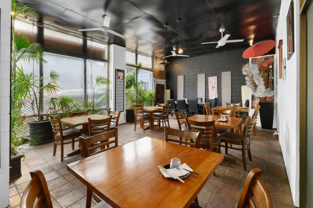 SHOP 5/49-51 THOMAS DR, CHEVRON ISLAND, QLD 4217