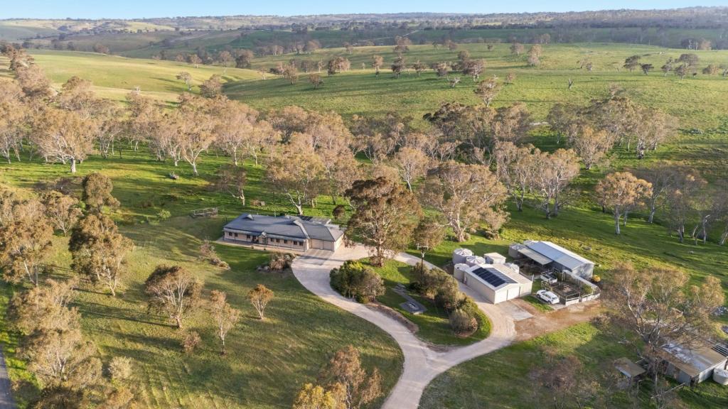 238 Hender Rd, Mount Barker Springs, SA 5251