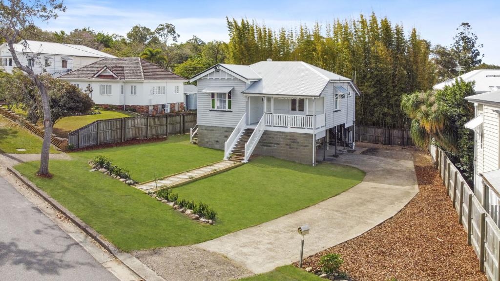 89 BOWMAN PDE, BARDON, QLD 4065