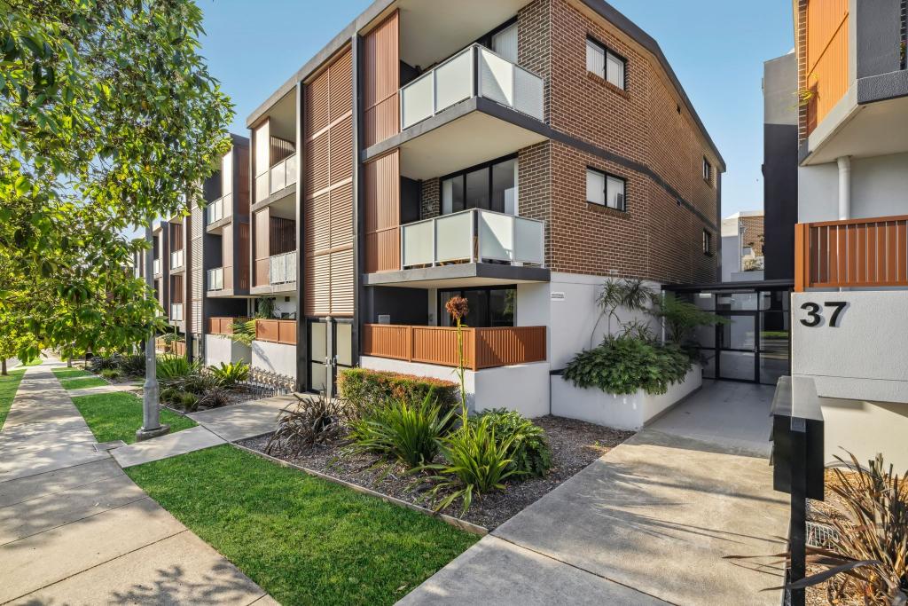 16/37 Bradley St, Glenmore Park, NSW 2745