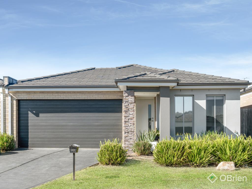 33 Woodright Cct, Cranbourne, VIC 3977