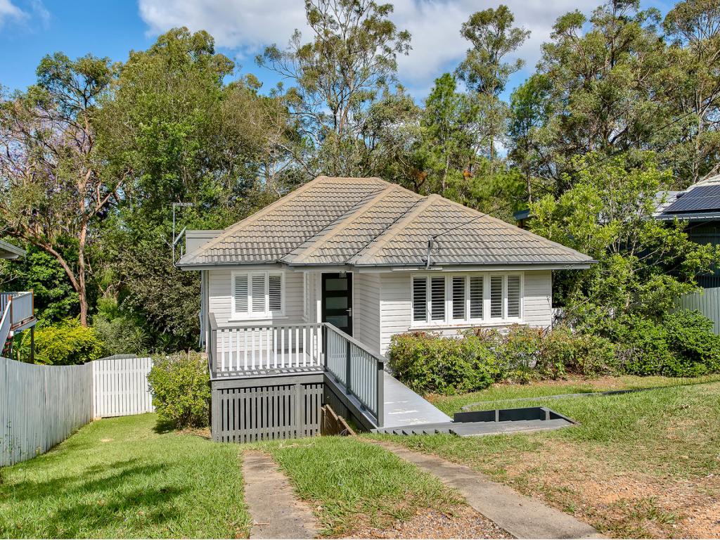 22 Normanton St, Stafford Heights, QLD 4053