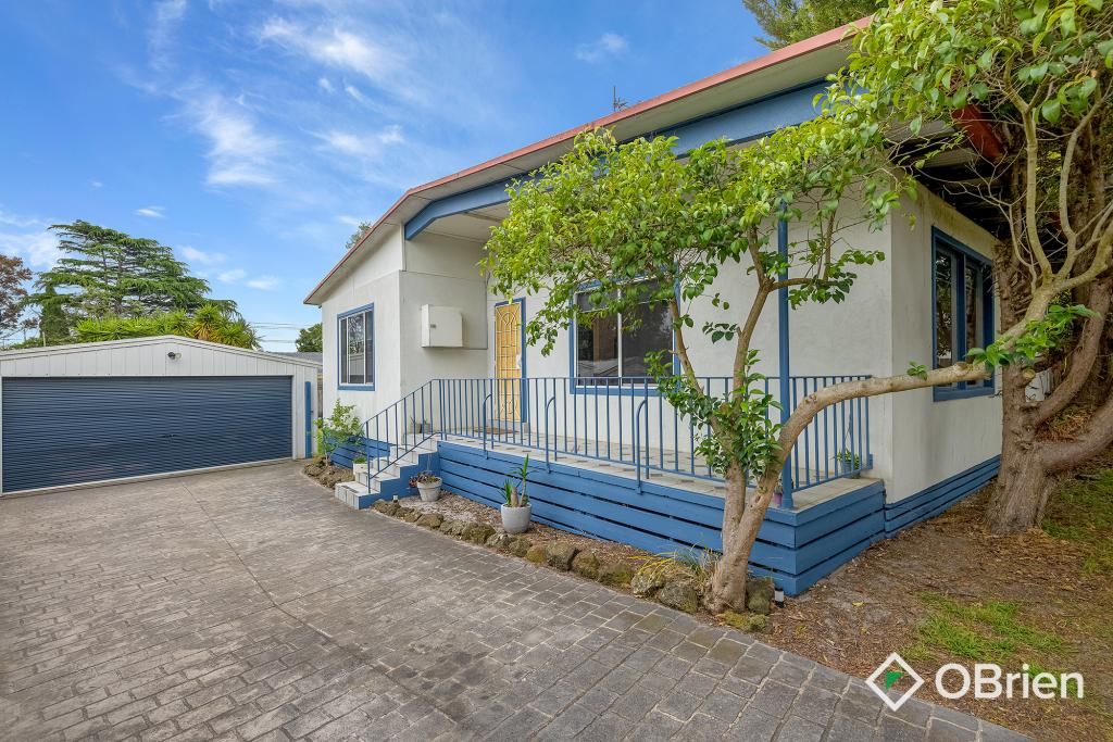 11 Norfolk Cres, Frankston North, VIC 3200