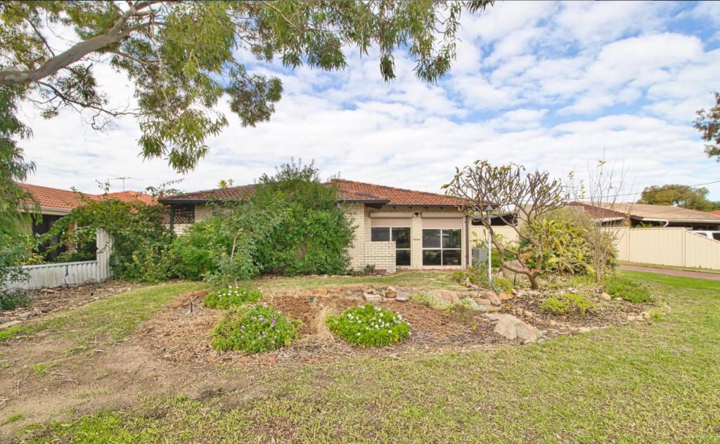 22 Cambridge Cres, Cooloongup, WA 6168