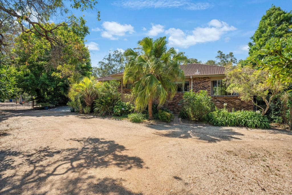 2 Warner Ave, Tuggerawong, NSW 2259