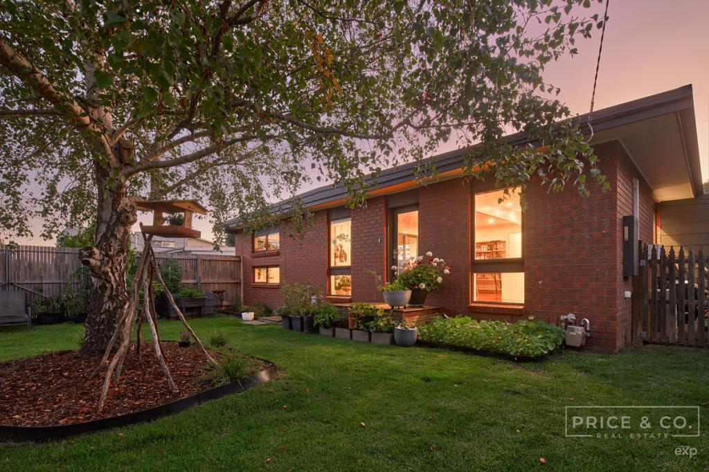 17 CUTTRISS ST, INVERLOCH, VIC 3996