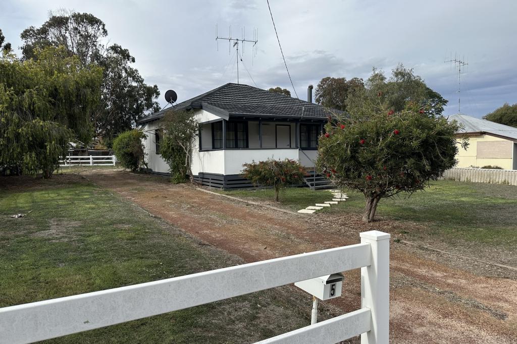 5 Andover St, Katanning, WA 6317