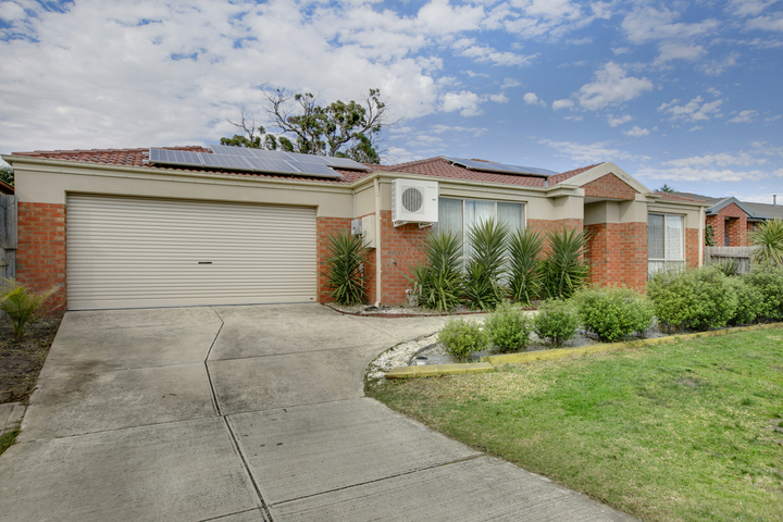 15 Esta Ct, Carrum Downs, VIC 3201