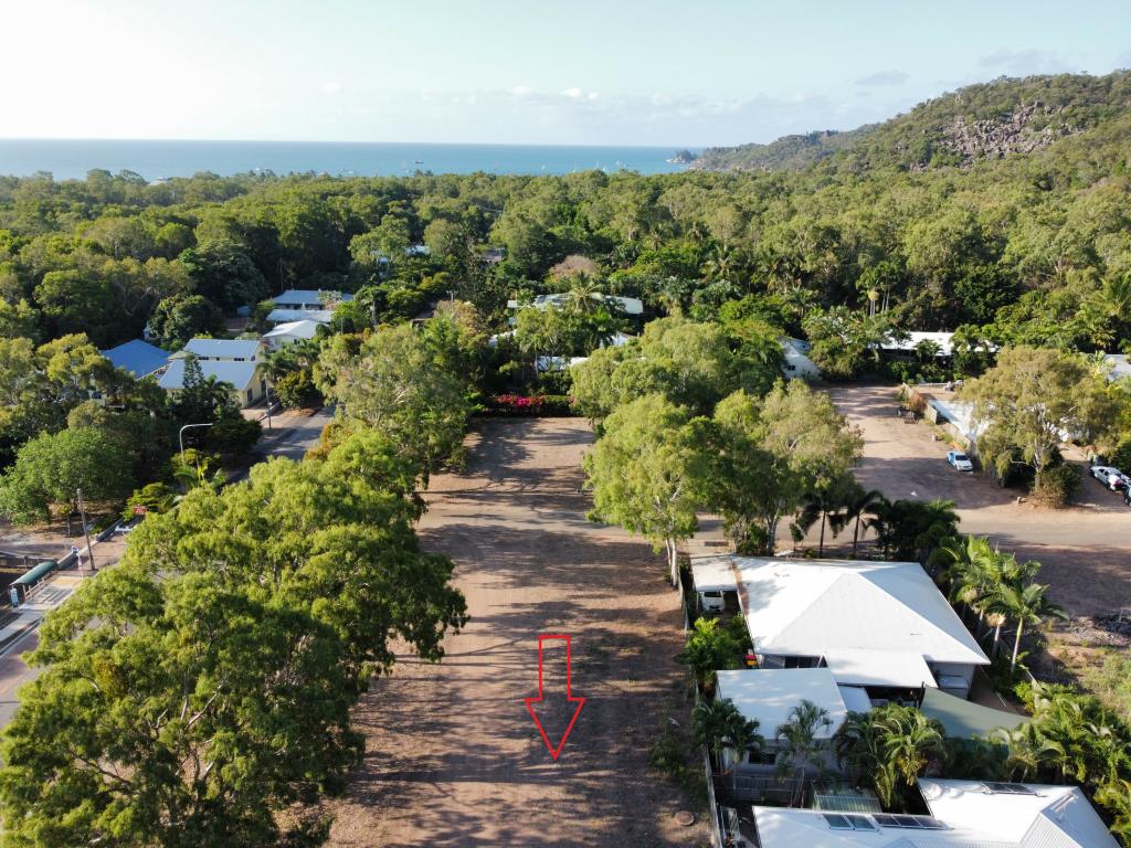 60 Horseshoe Bay Rd, Horseshoe Bay, QLD 4819