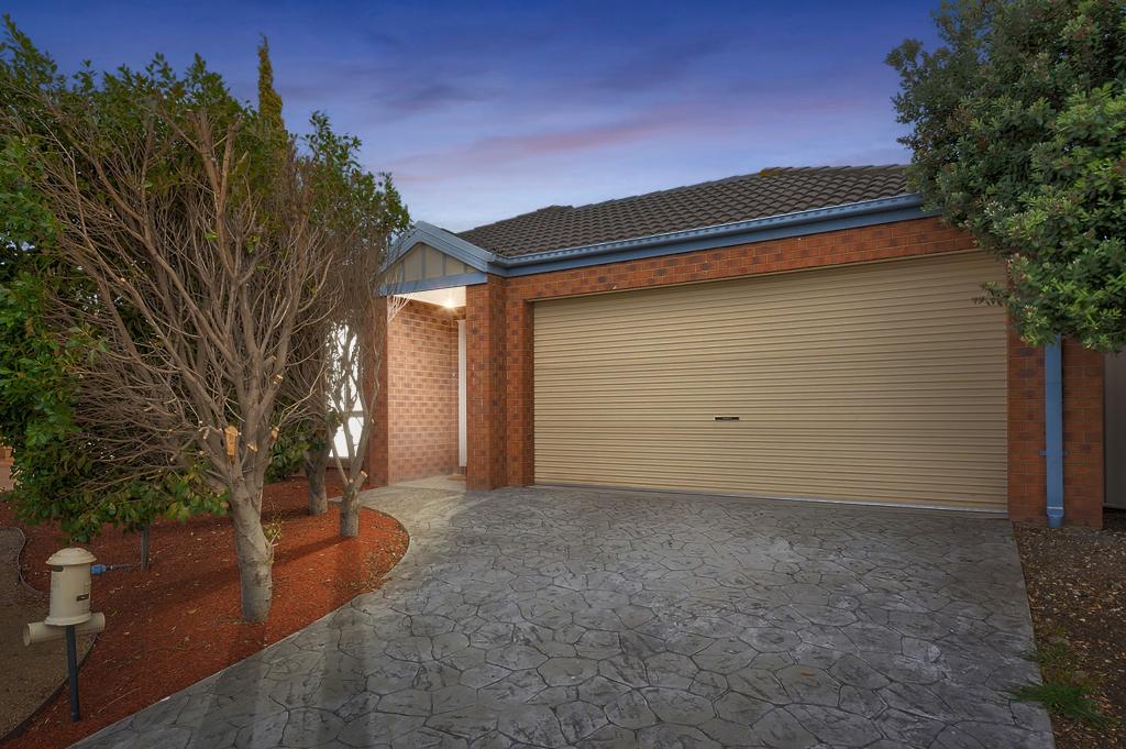 5 ASHBY LANE, CAROLINE SPRINGS, VIC 3023