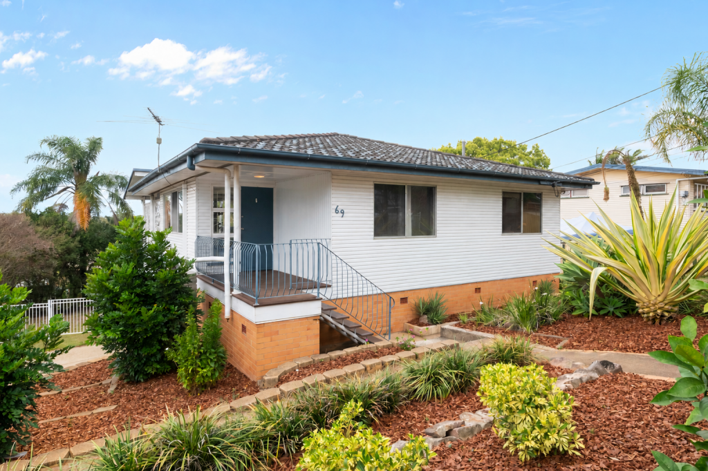 69 Mingera St, Mansfield, QLD 4122