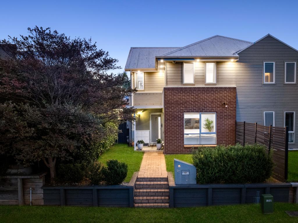 18 St Simon Cl, Blair Athol, NSW 2560