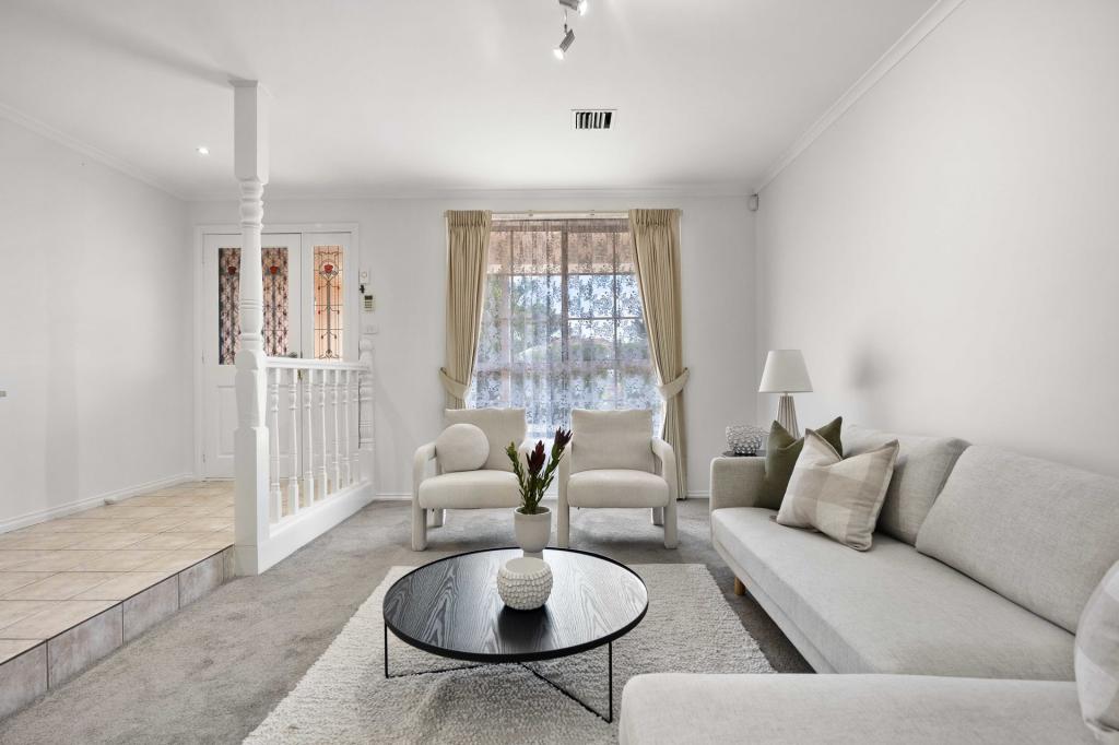 15 Truro Cres, Taylors Lakes, VIC 3038