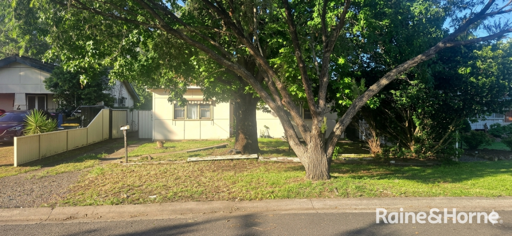 6 James St, Ingleburn, NSW 2565