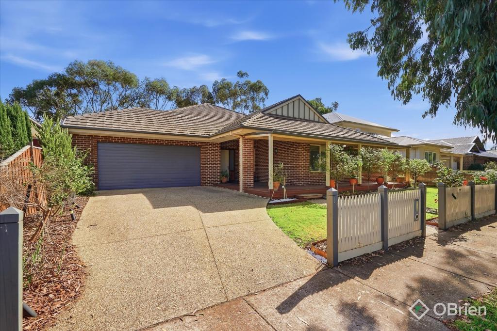 34 CASTLEMAINE DR, EYNESBURY, VIC 3338