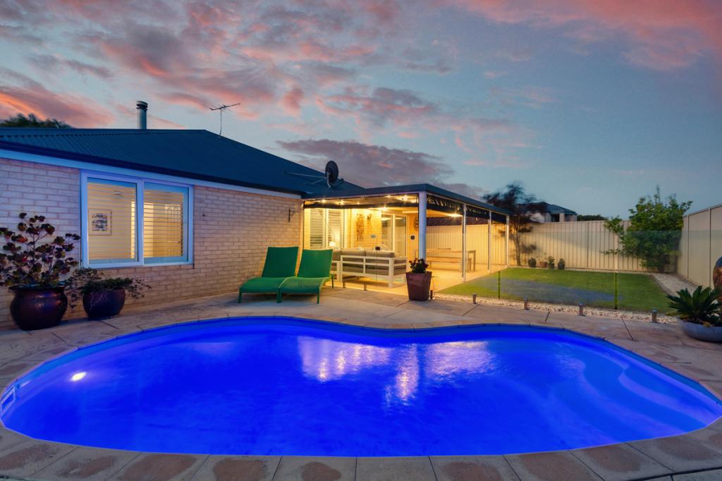 11 Roxburgh Cir, Kinross, WA 6028