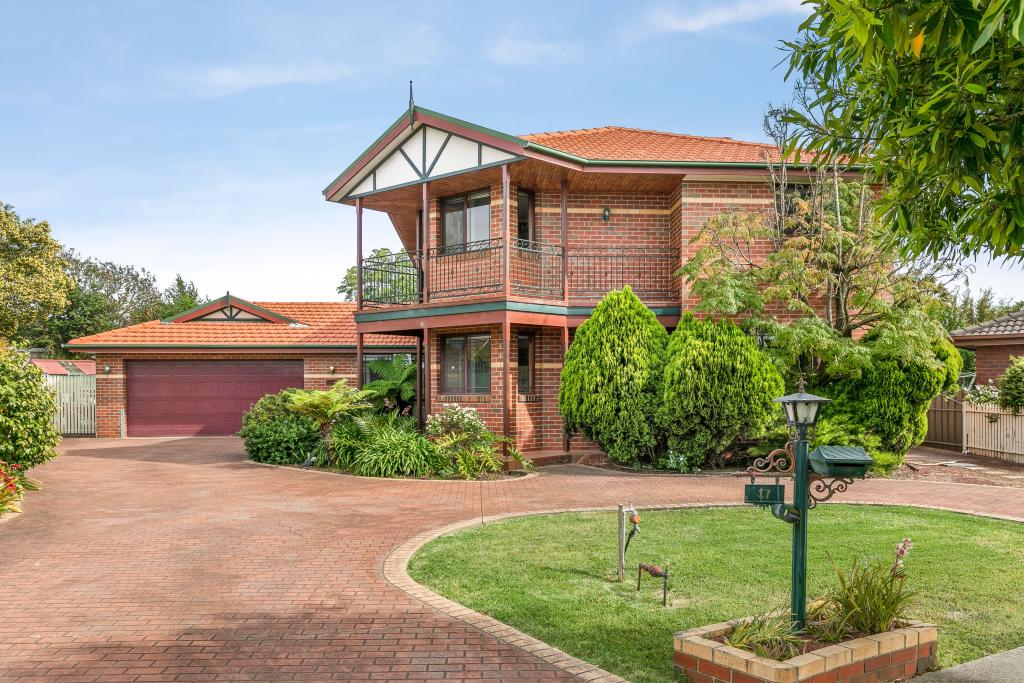 17 KIRCALDY CT, GREENVALE, VIC 3059