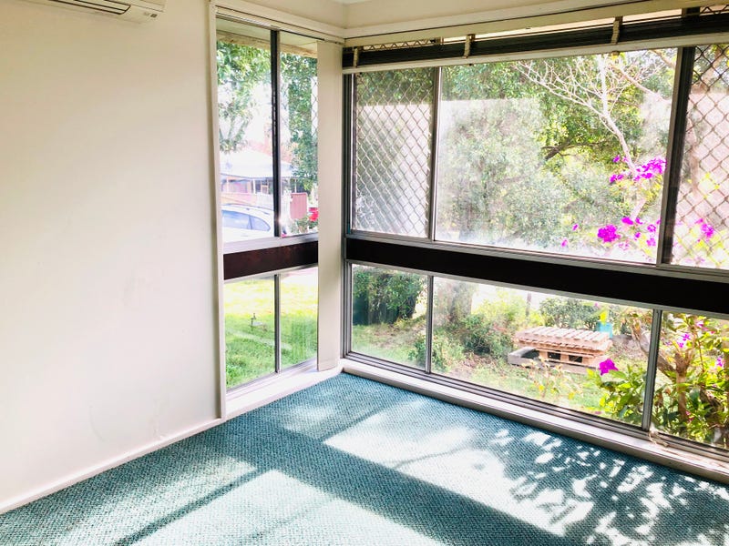 10 Kiriwina Pl, Glenfield, NSW 2167