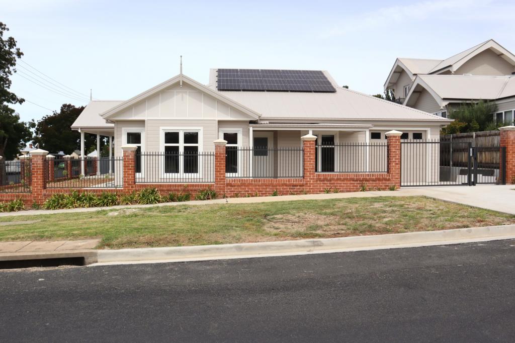 134 Peel St, Bathurst, NSW 2795