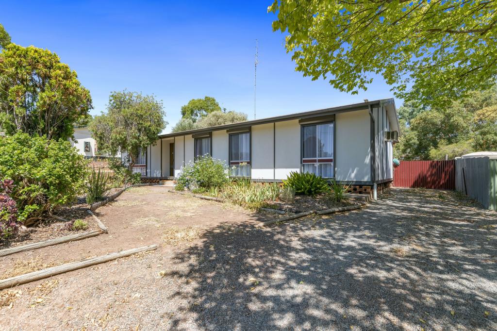 16 Geddes Ave, Clare, SA 5453