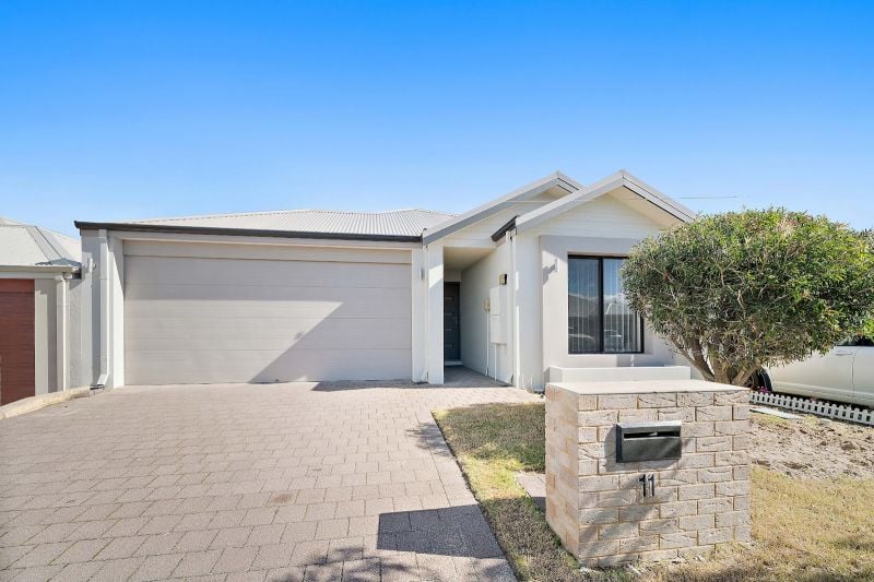 11 Schauss Rd, Eglinton, WA 6034