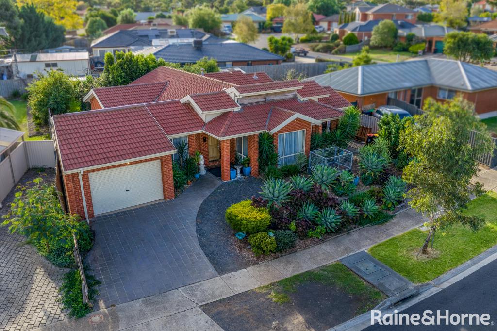 26 Lagarna Dr, Kurunjang, VIC 3337