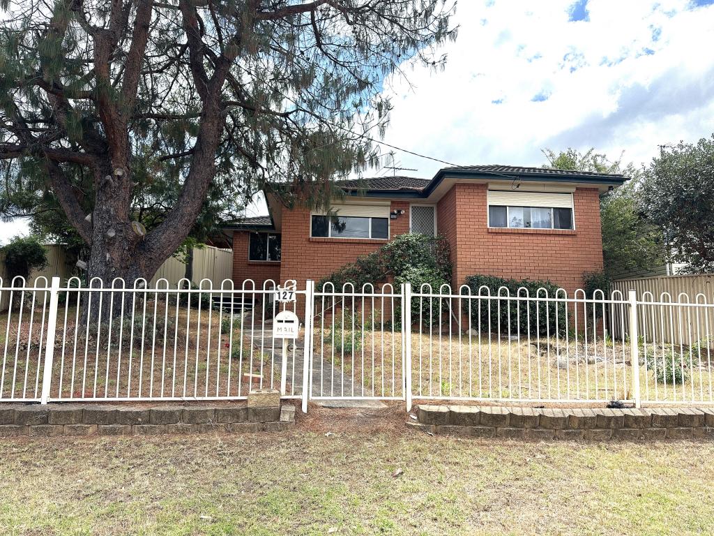 127 Macquarie Ave, Campbelltown, NSW 2560