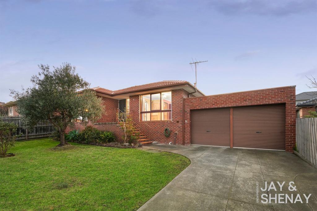 91 Chalcot Dr, Endeavour Hills, VIC 3802