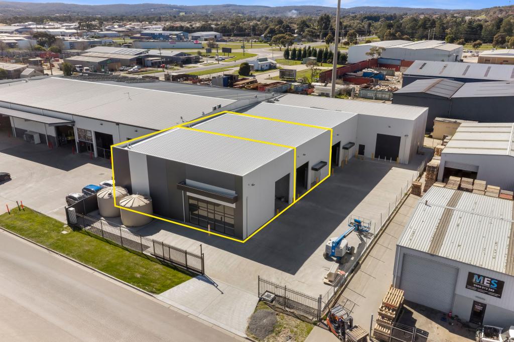 1 & 2/5 Builders Cl, Wendouree, VIC 3355