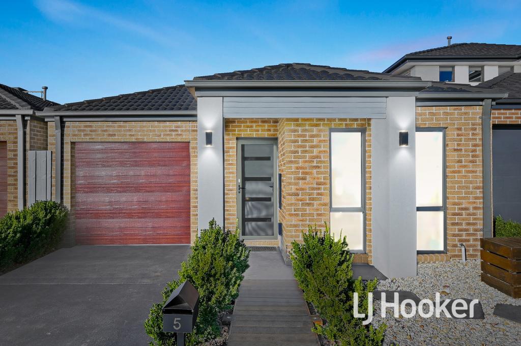 5 Orleana Way, Clyde North, VIC 3978