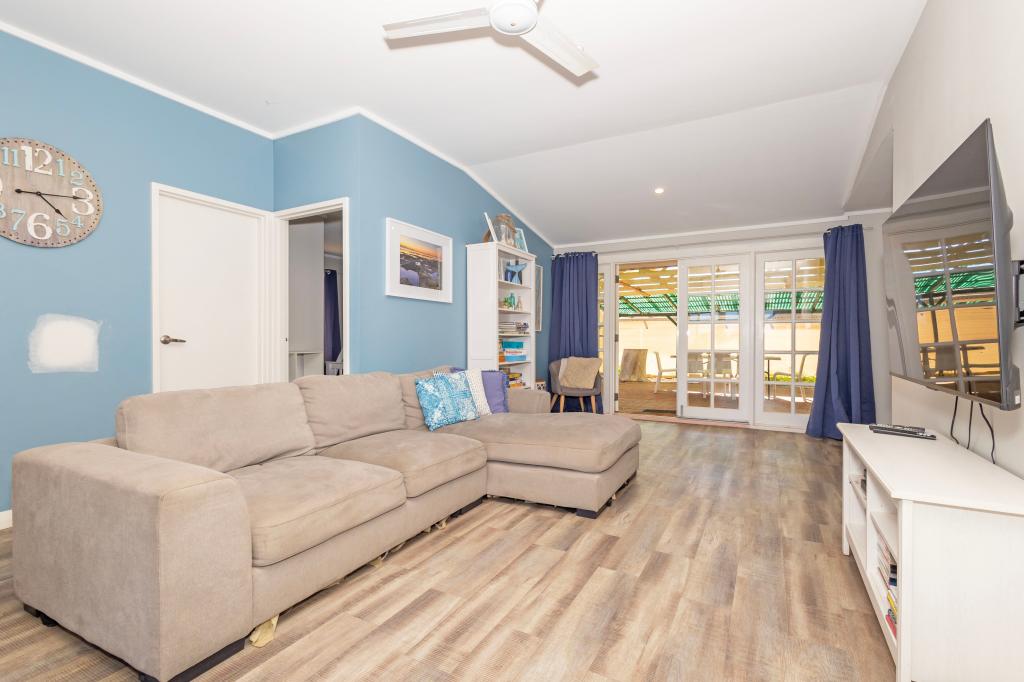 16 Thomas St, Leeman, WA 6514