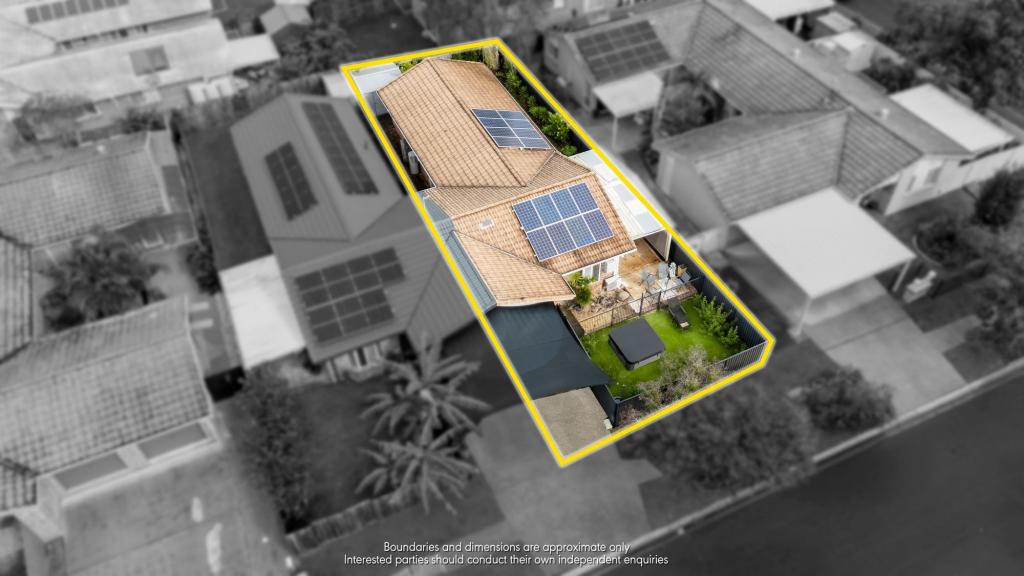 2/35 Kenny Dr, Labrador, QLD 4215