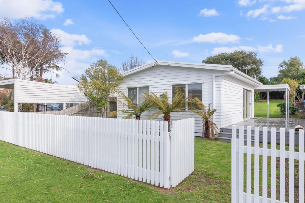 110 NINTH AVE, ROSEBUD, VIC 3939