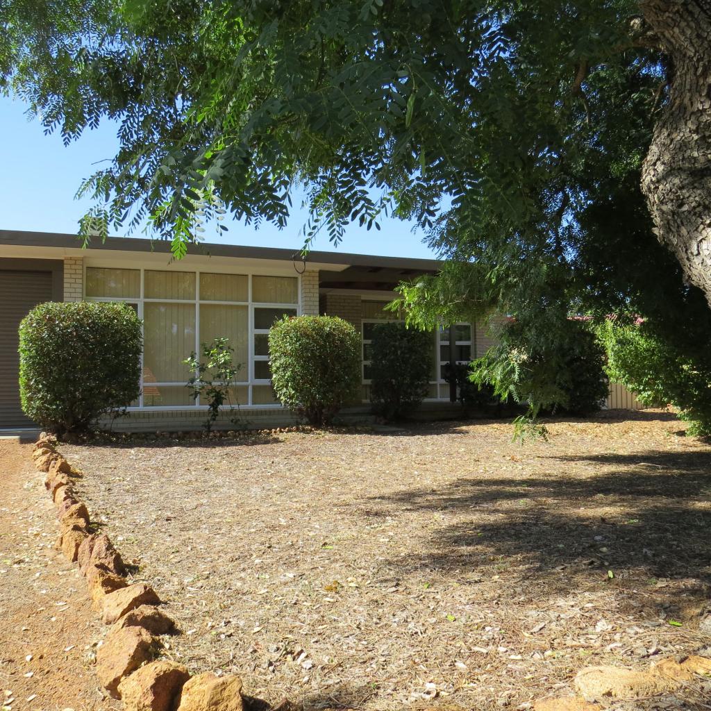 4 Mcness Rd, Kalamunda, WA 6076