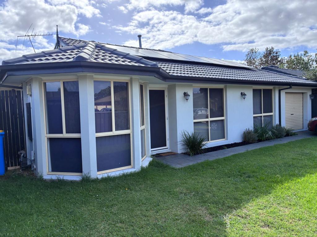 11 Crystal Gdns, Cranbourne West, VIC 3977