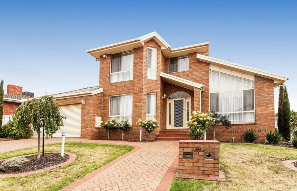 11 Gardenview Cl, Mill Park, VIC 3082