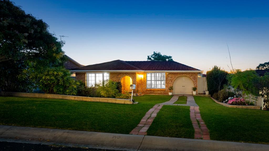 15 Claypole St, Ambarvale, NSW 2560